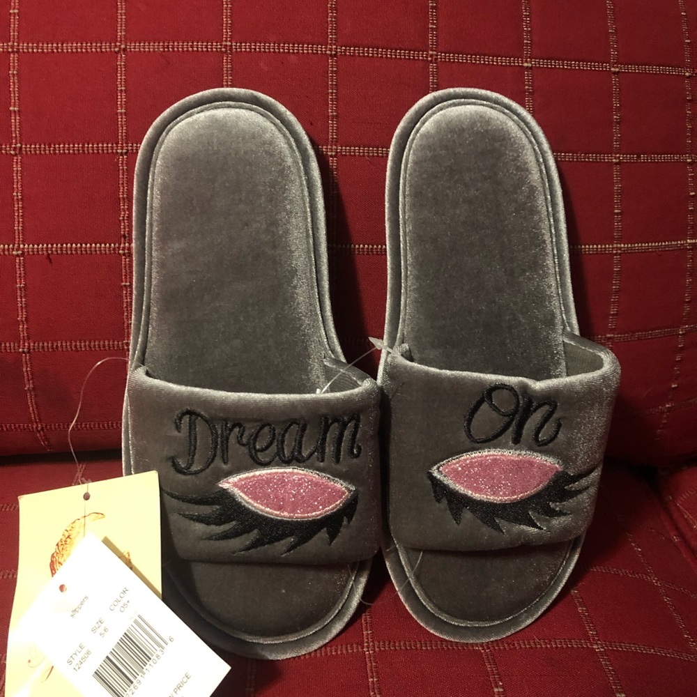 Women’s slippers